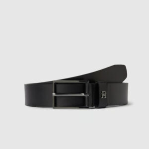 Leather belt with pin buckle in cognac
